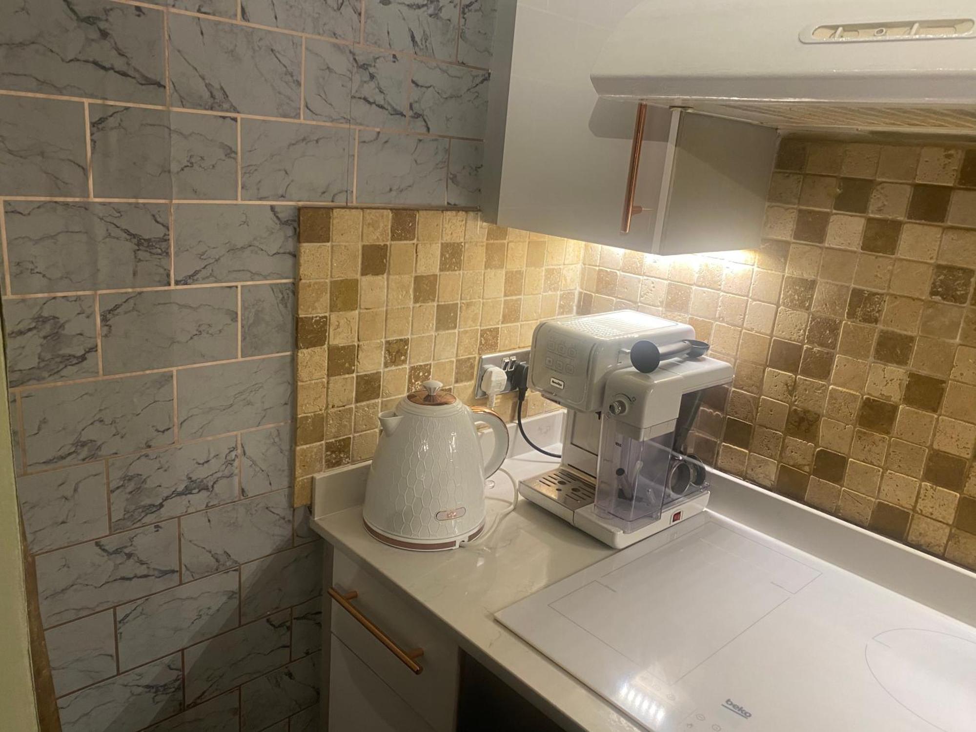 Quiet Lower Floor 2 Bed City Apartment With Private Patio Garden Bath Luaran gambar