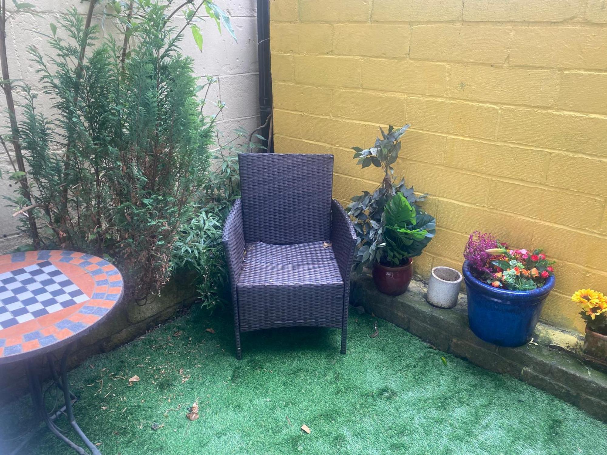 Quiet Lower Floor 2 Bed City Apartment With Private Patio Garden Bath Luaran gambar