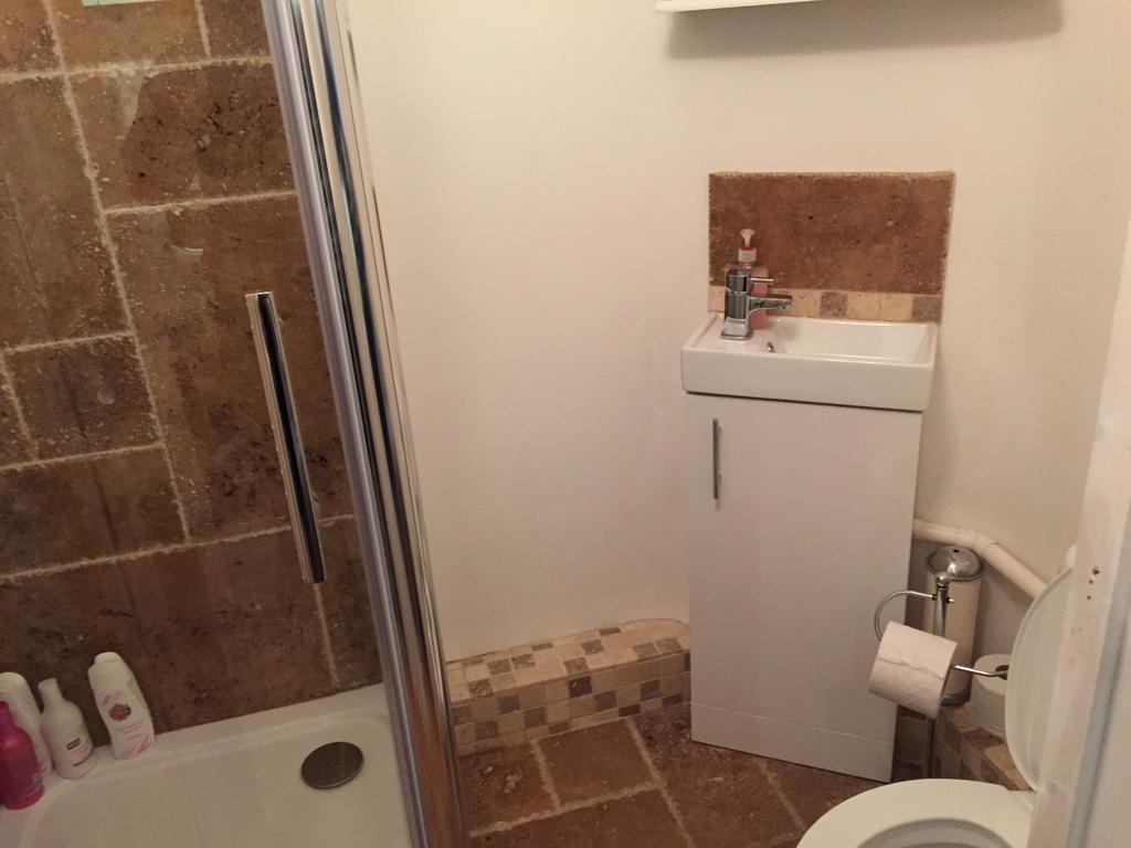 Quiet Lower Floor 2 Bed City Apartment With Private Patio Garden Bath Luaran gambar